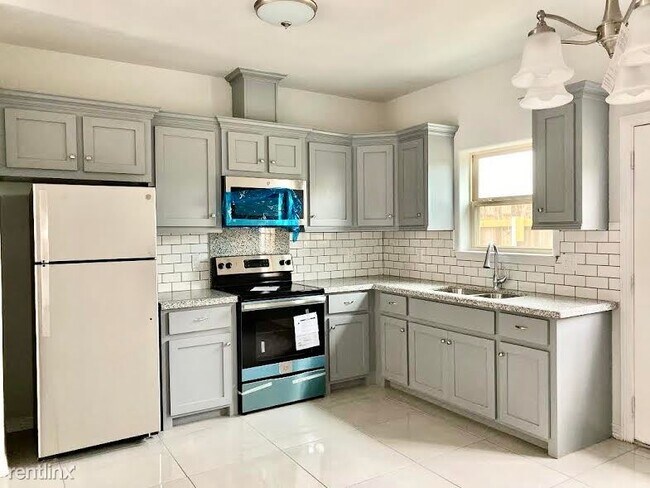 Building Photo - 2 br, 2 bath Apartment - 1920 Bahamas Dr