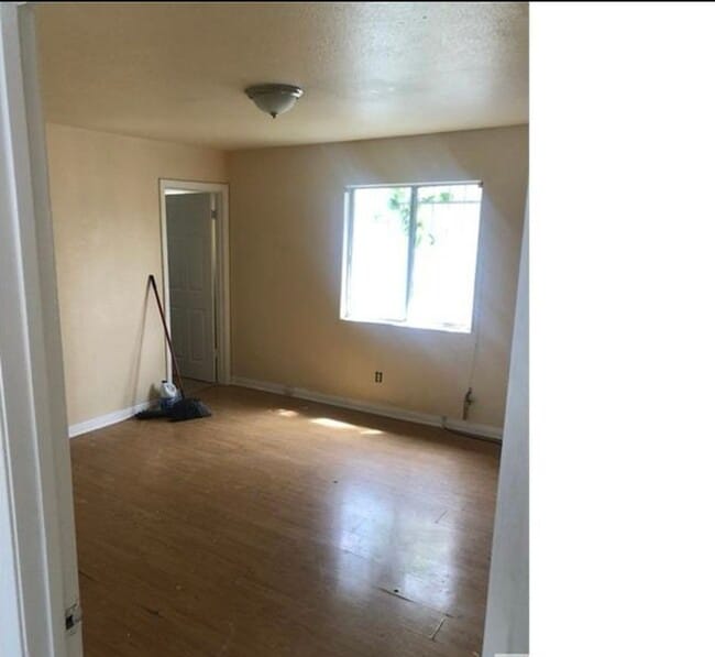 Building Photo - 10913 Wilmington Ave