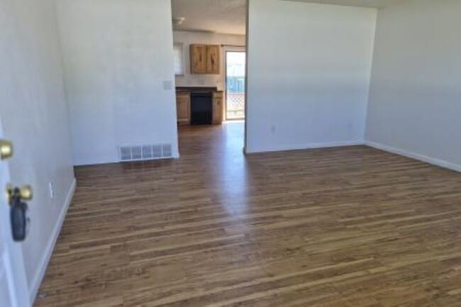 Building Photo - 1229 Hawthorne Ln