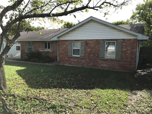 Foto del edificio - 7513 Eastcrest Dr