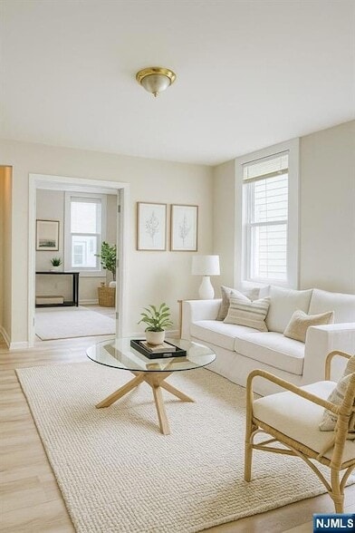 458-460 Leslie Street Unit 2L - 458-460 Leslie Street Unit 2L