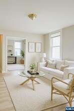 Building Photo - 458-460 Leslie Street Unit 2L