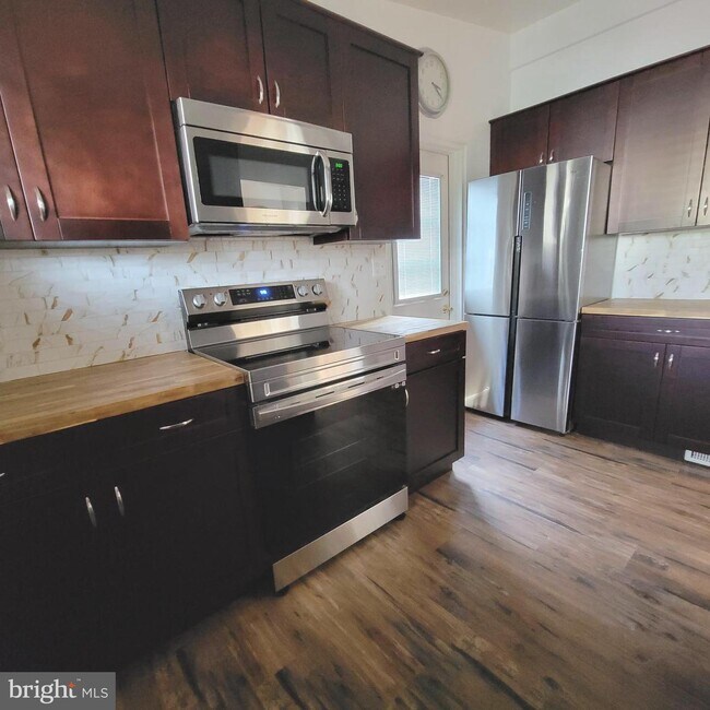 Foto del edificio - 6603 Byrnes Dr