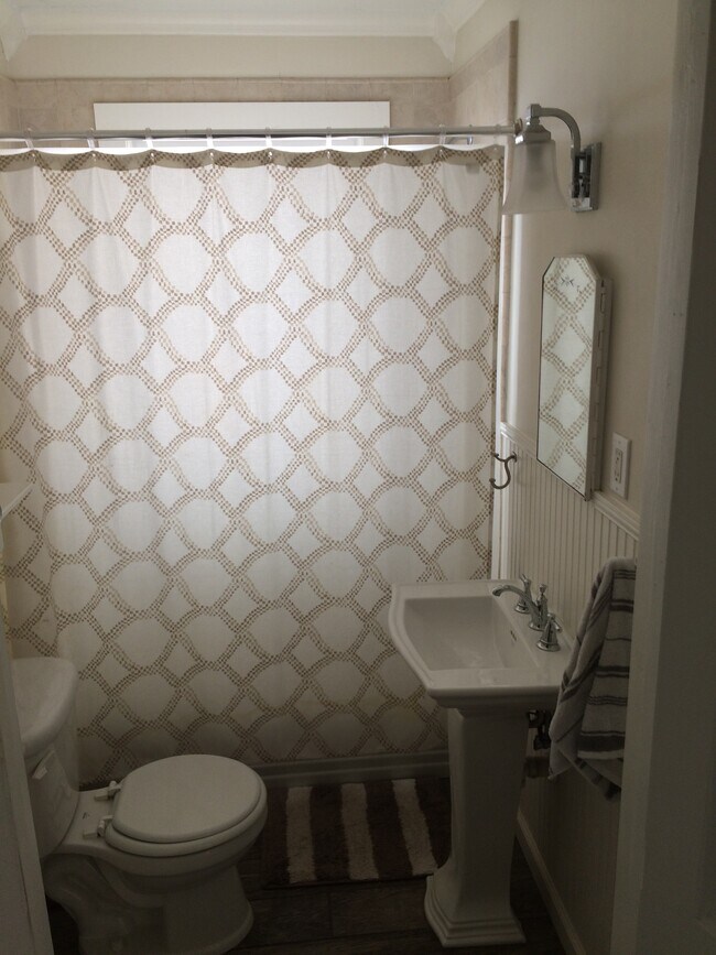 bathroom - 2810 Kilgore Ave
