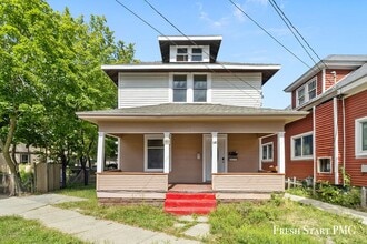Building Photo - 280 Irwin Ave