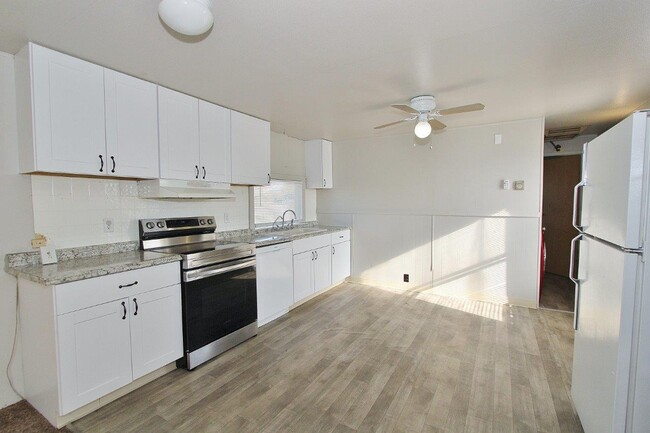 Building Photo - 2215 Toms Cabin Rd