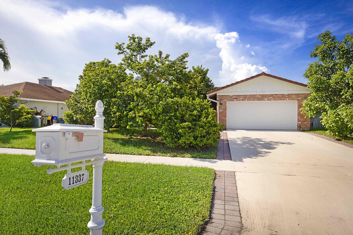 Primary Photo - 11337 Little Bear Way