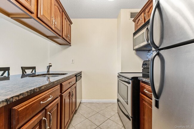 Building Photo - 25 Rockledge Ave