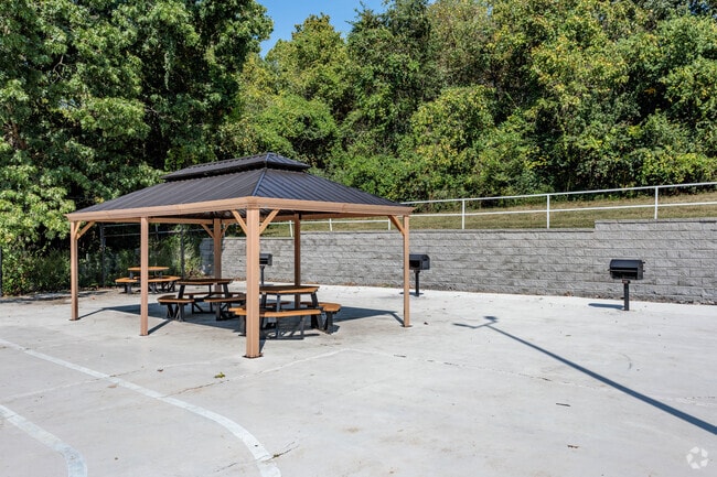 Pavlion - Pebble Creek
