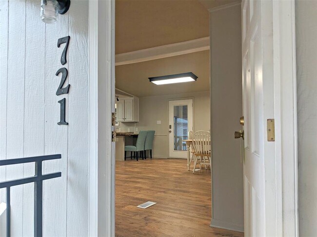 Foto del edificio - 721 W Walton Rd