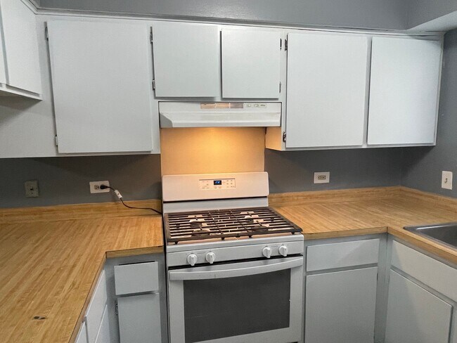 Foto del edificio - 443 E 192nd St