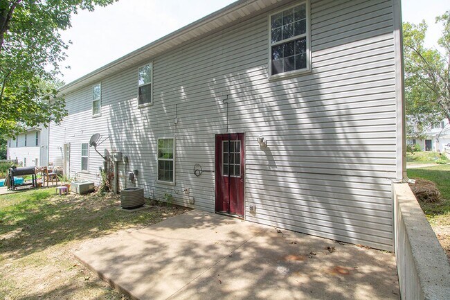 Foto del edificio - 5567-5569 Pinehurst Ln.