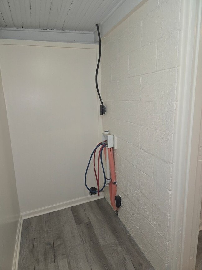 Photo - R- 903/905 Highland Dr Apartment