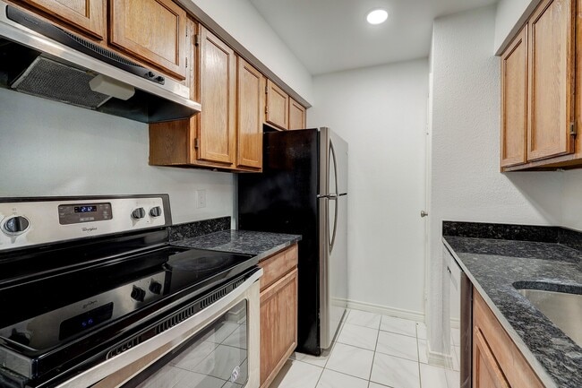 Building Photo - 11201 Lynbrook Dr