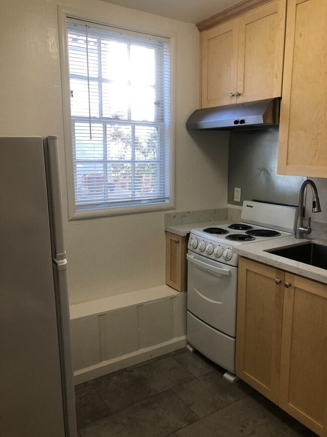 Building Photo - Fully Updated Studio ~Great Location near Campus~ North-Side Berkeley