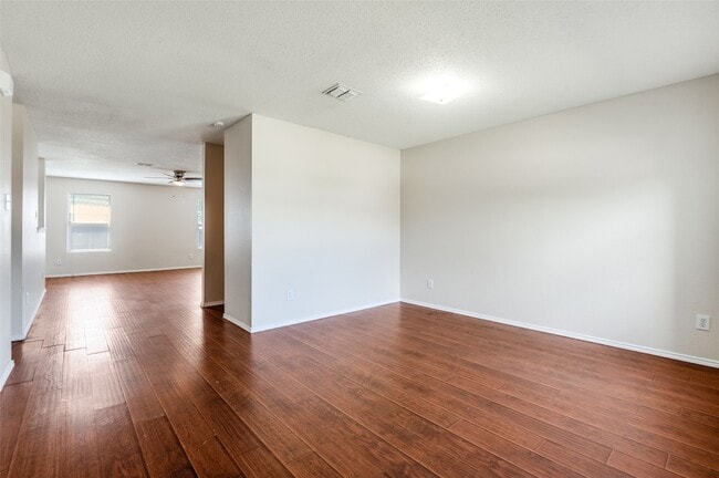 Building Photo - 2232 White Pine Dr