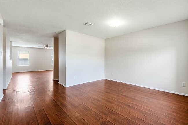 Foto del edificio - 2232 White Pine Dr