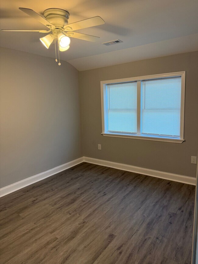 Foto del edificio - 1271 Limit Ave