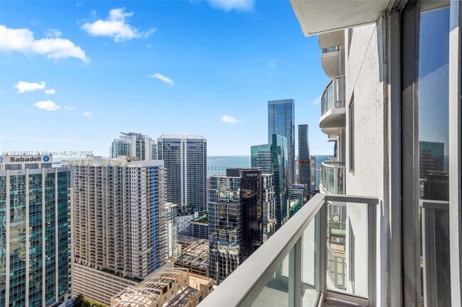 Building Photo - 1060 Brickell Ave