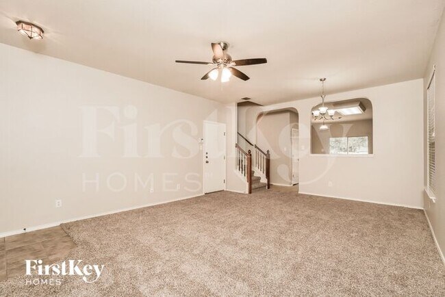 Building Photo - 15407 Redbird Farm