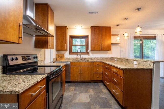 Foto del edificio - 6277 Occoquan Forest Dr