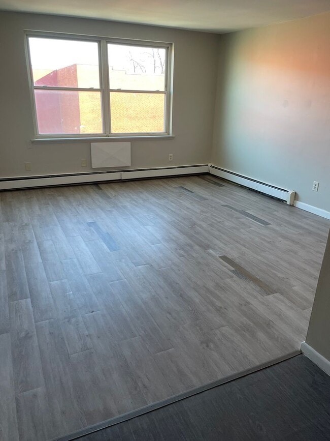 Interior Photo - 22 ELLIOTT ST