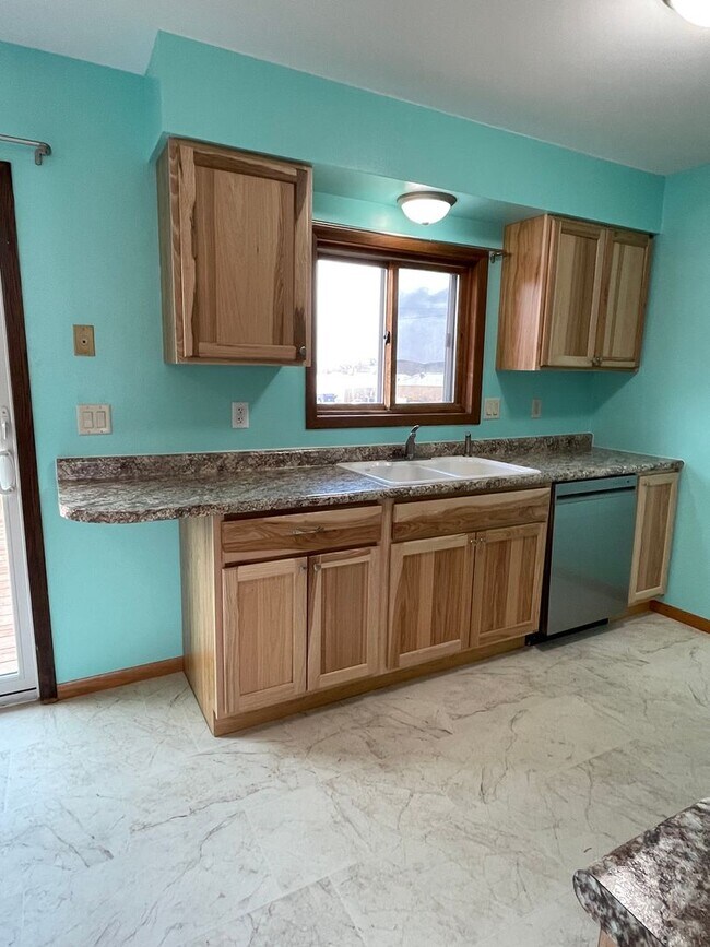 Foto del edificio - 4 Bedroom, 2 Bath Home for Rent in Black Hawk SD