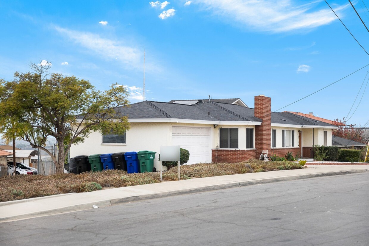 Primary Photo - Hilltop Ranch Style Home