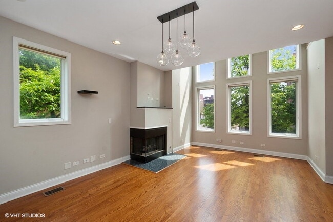 Photo - 1458 N Artesian Ave Apartment