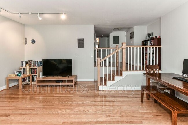 Foto del edificio - 2630 Adams Mill Rd NW