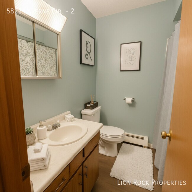 Building Photo - 5822 Laverne Cir N