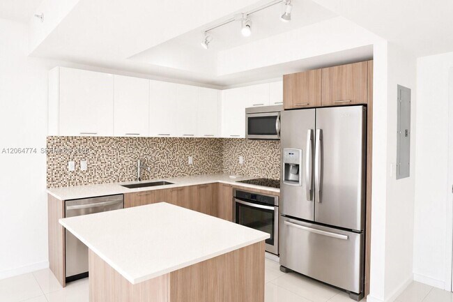 Foto del edificio - 5300 Paseo Blvd