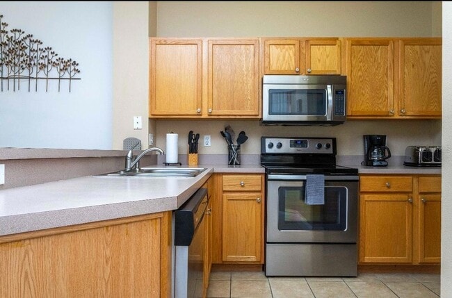 Building Photo - 8420 Blue Lagoon Dr