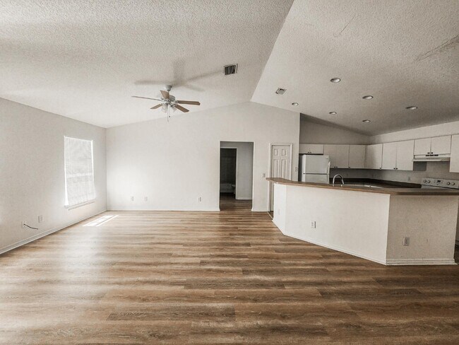 Foto del edificio - 151 Carmelite Ave NW