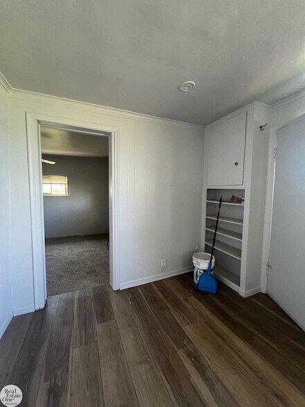 Foto del edificio - 9237 N River Rd