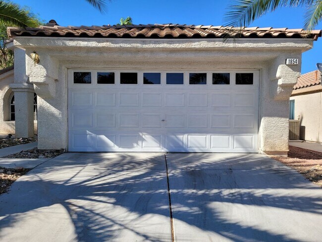 Building Photo - Beautiful Home in Gated Community!