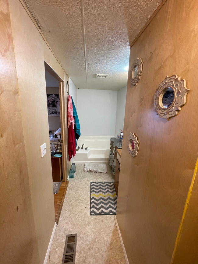 Master Bathroom - 1122 S Bowen Ave