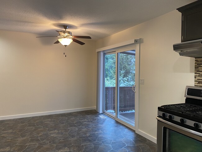 Building Photo - 618 Morison Ave