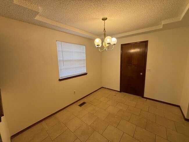 Foto del edificio - Beautiful 3 Bed 2 Bath Home in Yukon