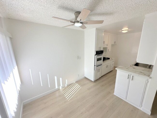 Building Photo - Highly updated 1bd/1ba in Canoga Park, Chatsworth adjacent! Parking included