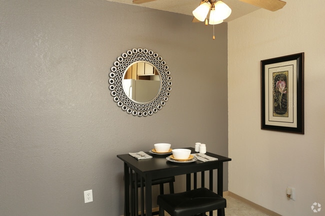 2BR, 1BA - 795sf Dining Area - River Terrace