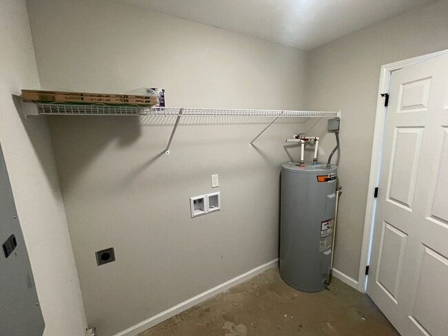 Building Photo - Available 10/7/2026! Fantastic 2 bedroom, 1 bath duplex available in Denver, NC