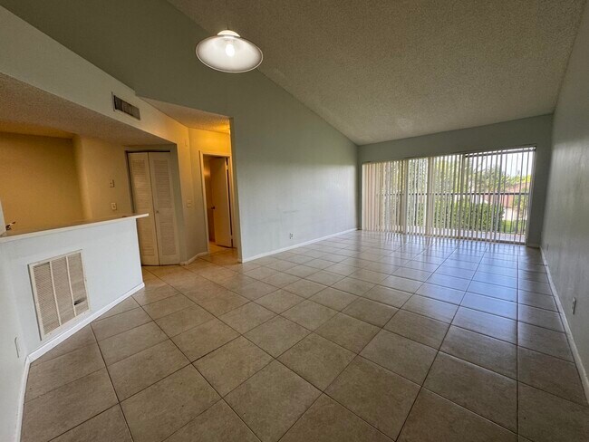Foto del edificio - 8891 Wiles Rd