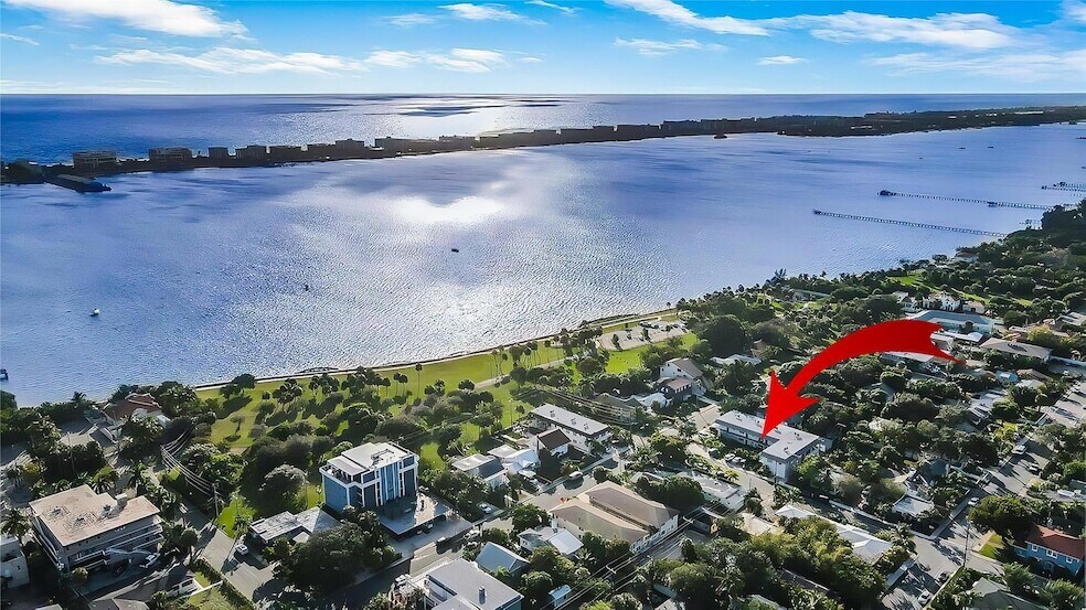 Primary Photo - 301 S Lakeside Dr