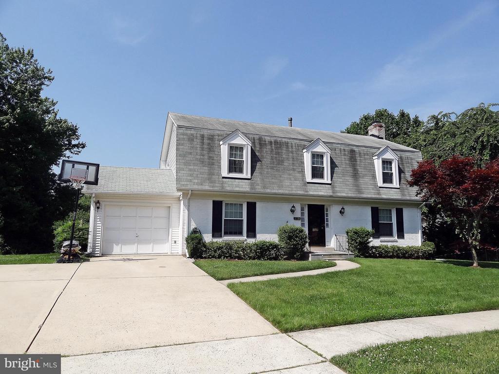 Foto principal - 8702 Victory Ln