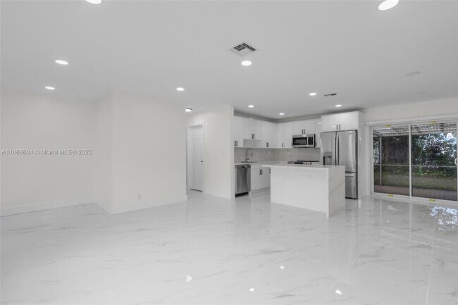 Building Photo - 6431 Roosevelt St