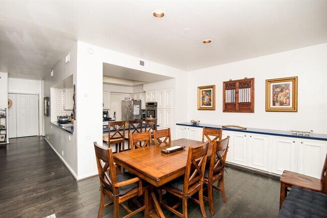 Building Photo - 136 Litchfield Ln