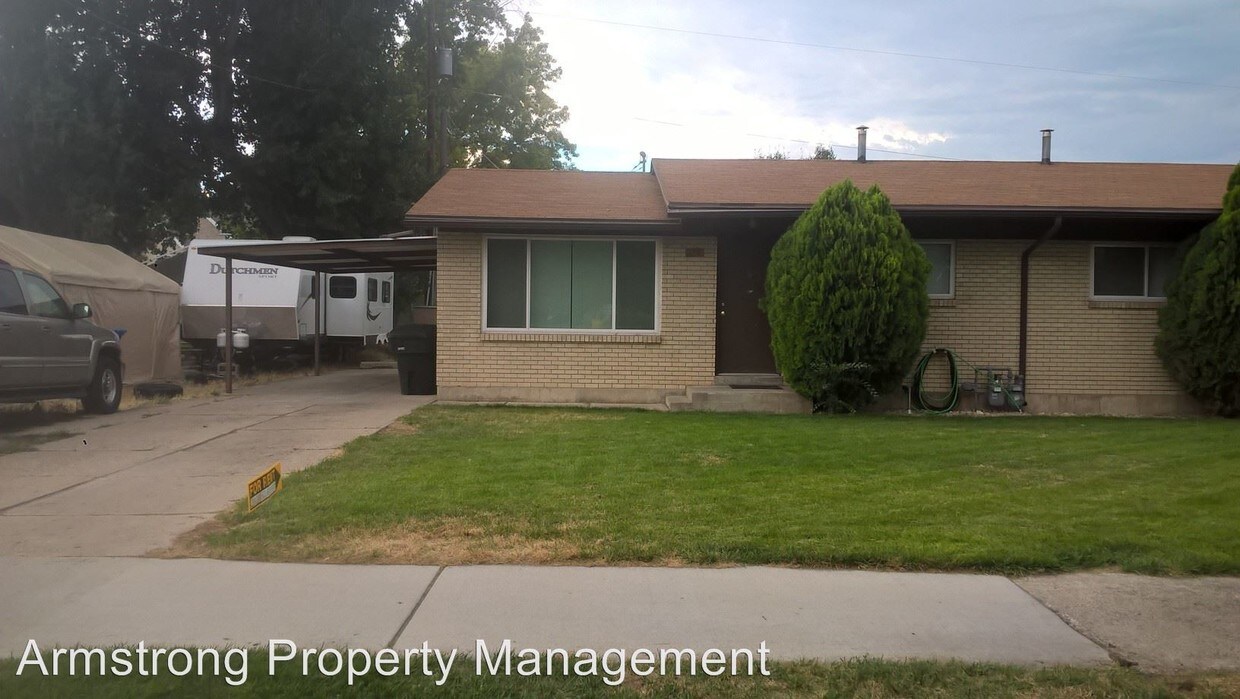 Primary Photo - 2 br, 1 bath Apartment - 253 W 400 N
