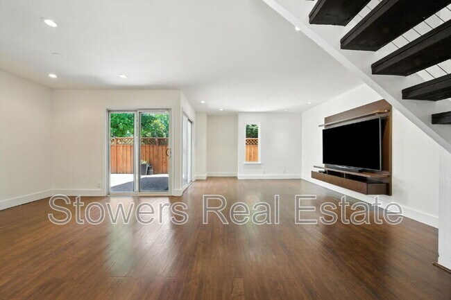 Foto del edificio - 617 Garden Creek Pl