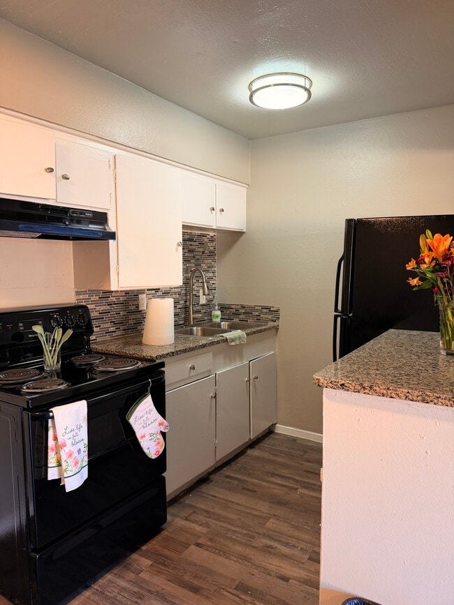 Building Photo - Sunrise Suites